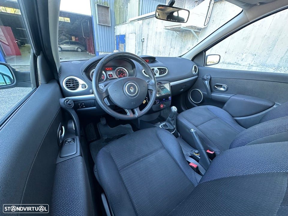 Renault Clio - 2