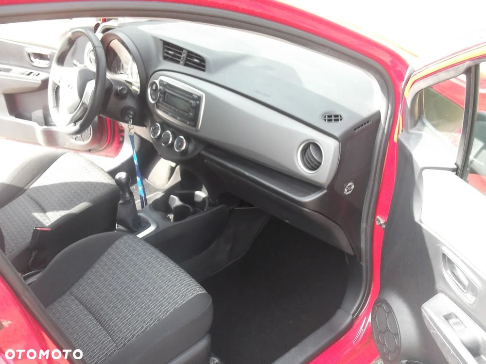 Toyota Yaris - 10