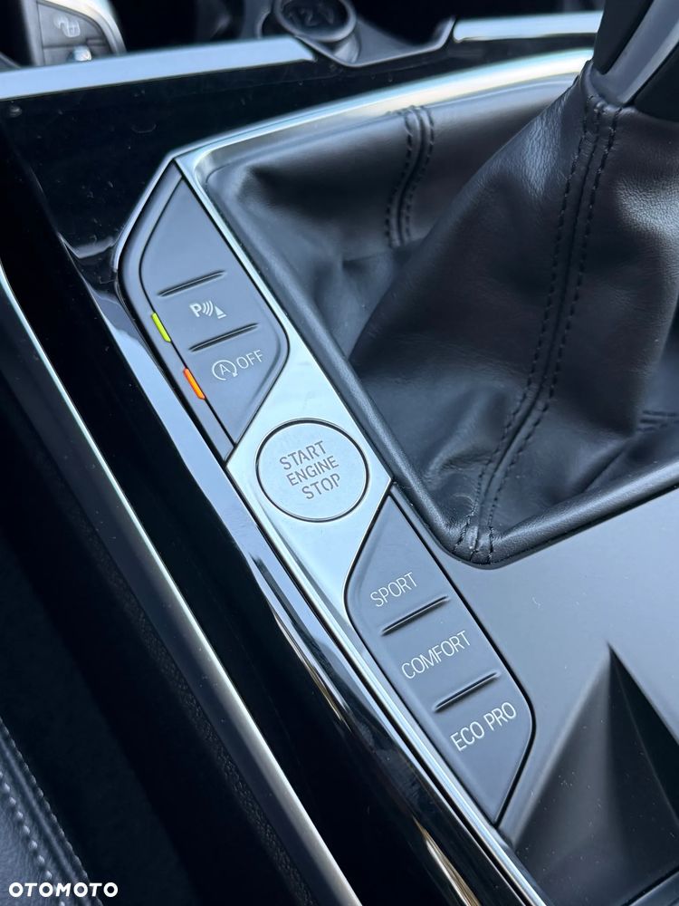 BMW Seria 3 320d Sport Line - 25