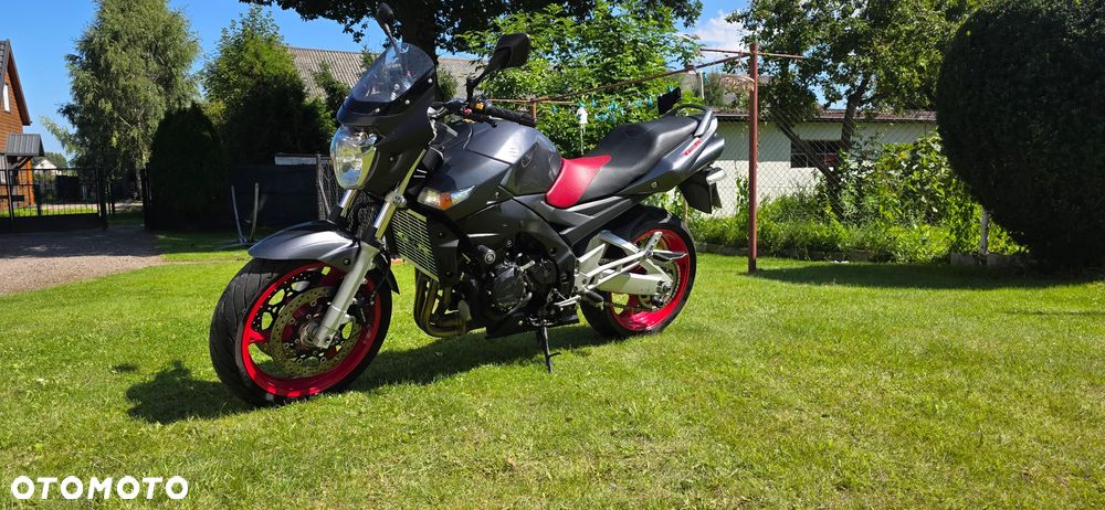 Suzuki GSR - 2