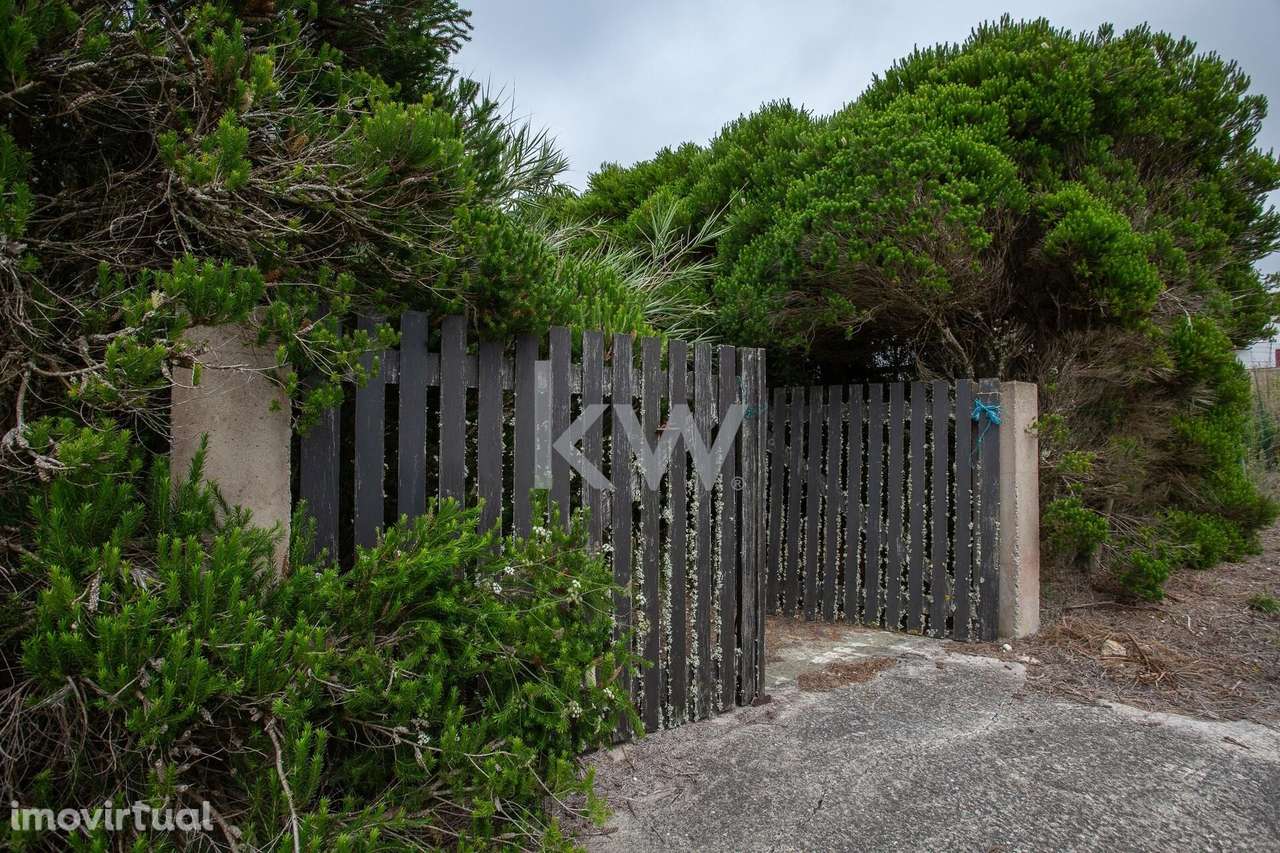Moradia T2 para recuperar com vista mar, a 800m da Praia da Foz do Siz - Grande imagem: 4/26