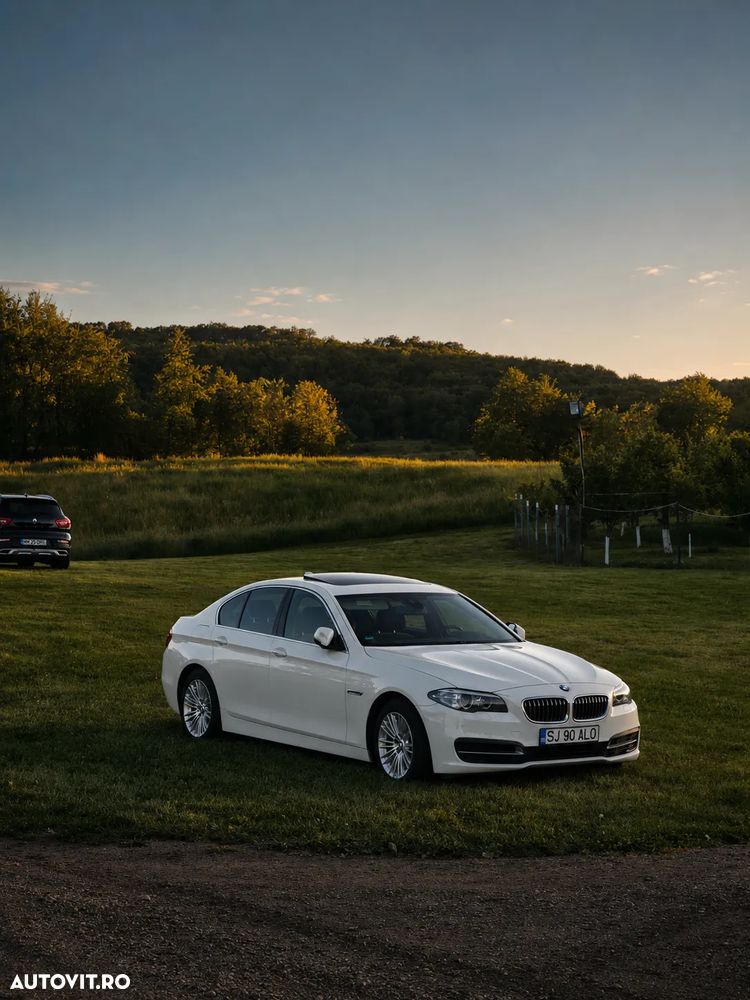 BMW Seria 5 520d Aut. Luxury Line - 2
