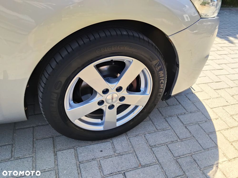 Toyota Auris 1.33 VVT-i - 8