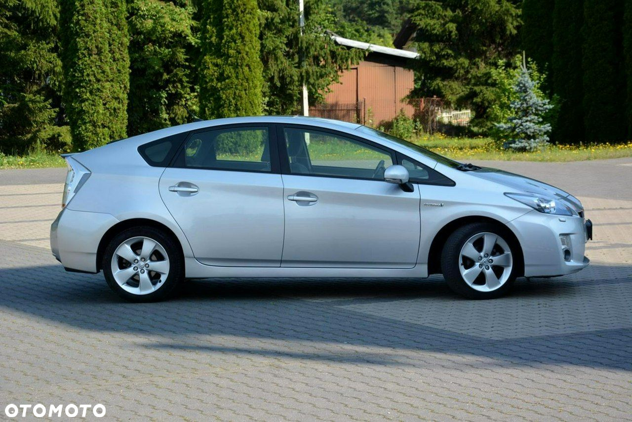 Toyota Prius 1.8 HSD Sol - 11