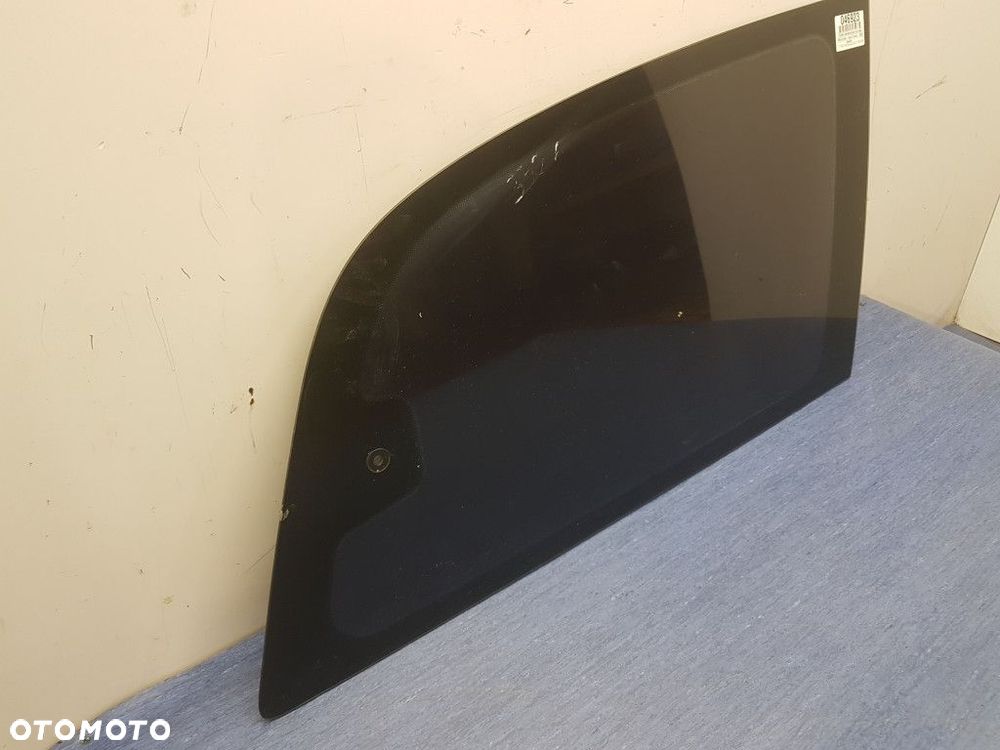 MERCEDES BENZ VIANO W639 SZYBA KAROSERYJNA TYŁ PRAWA - 2