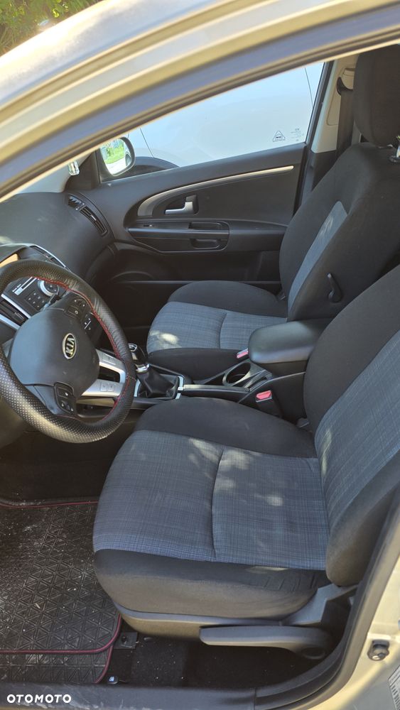 Kia Ceed 1.4 L - 6