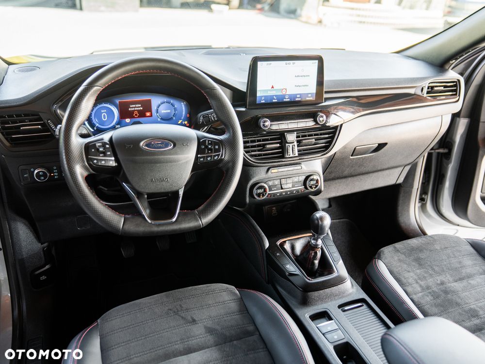 Ford Kuga 1.5 EcoBoost ST-LINE X - 32