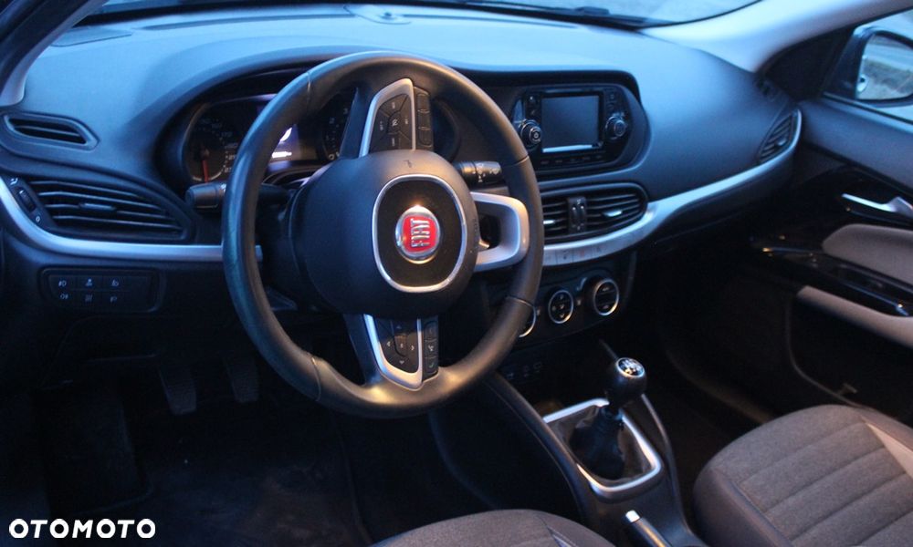 Fiat Tipo - 12