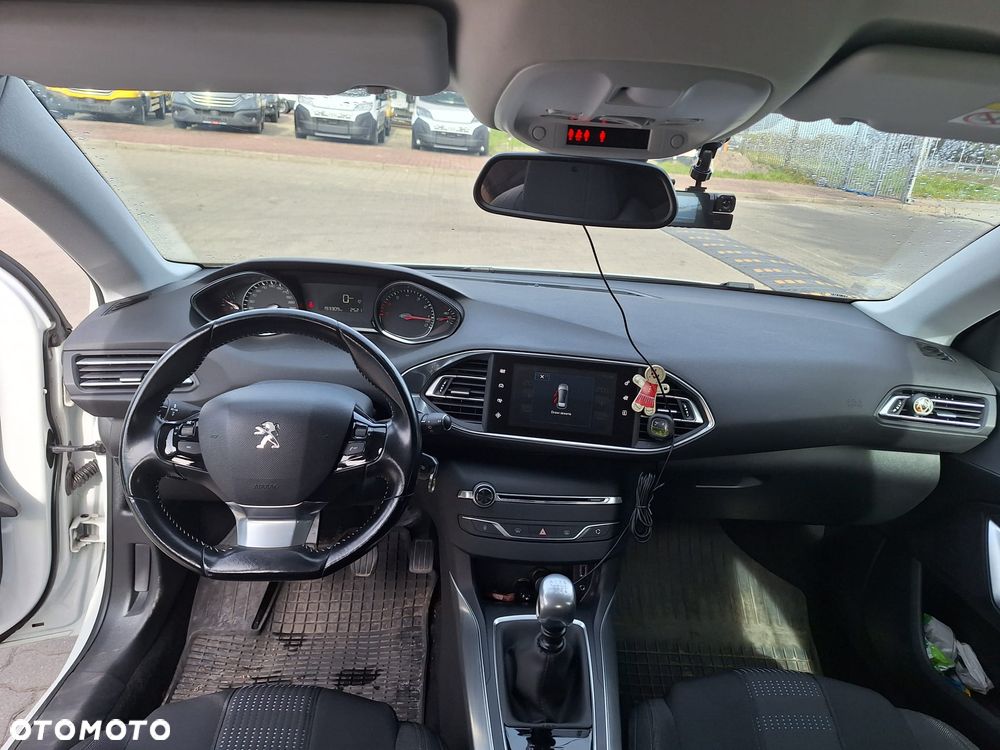 Peugeot 308 1.2 PureTech Active S&S - 26