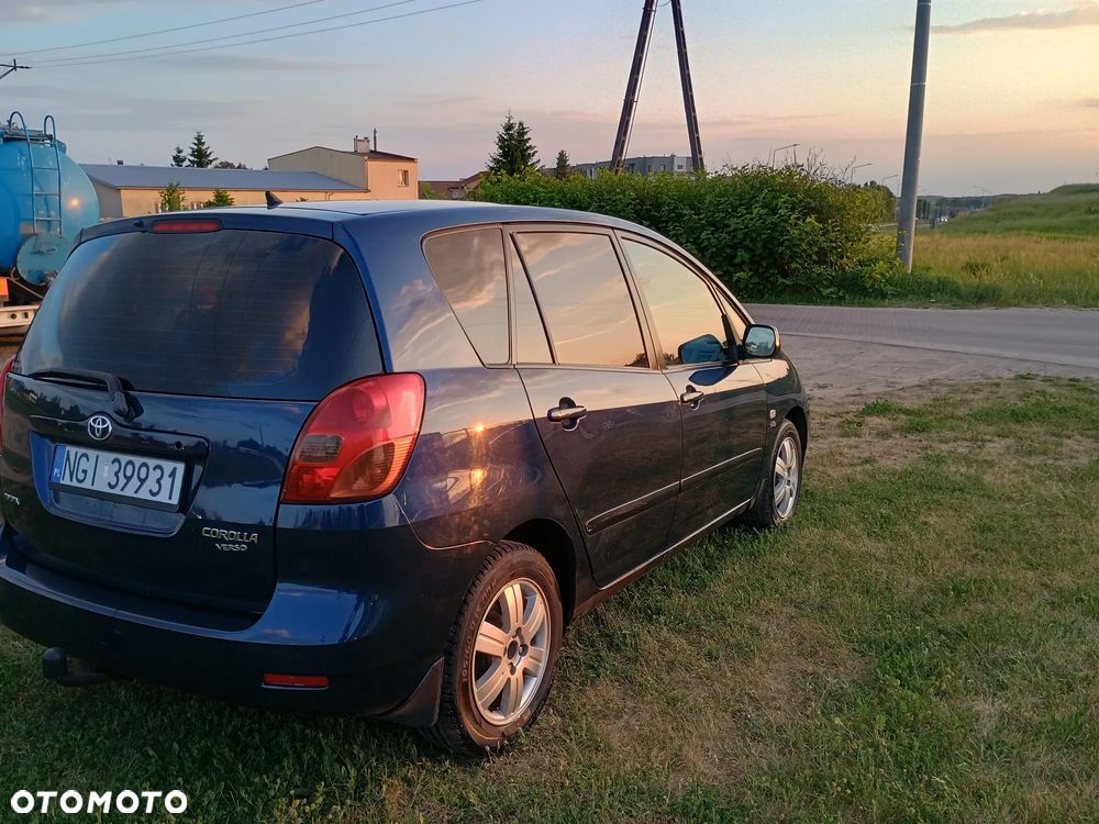 Toyota Corolla Verso 2.0 D-4D - 5