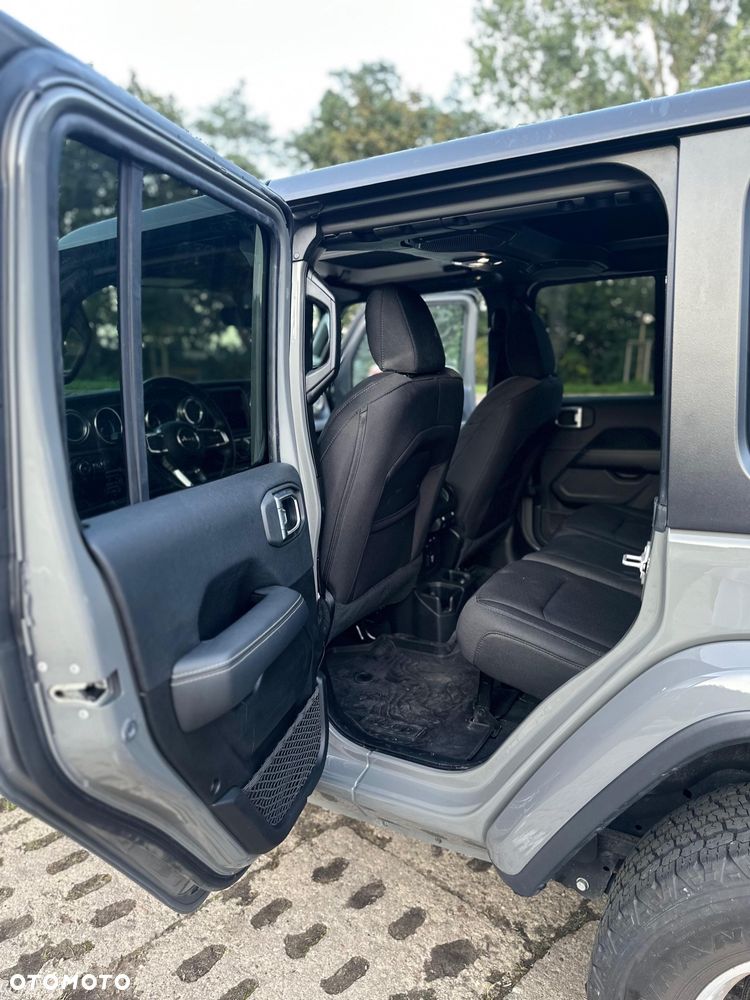 Jeep Wrangler - 16
