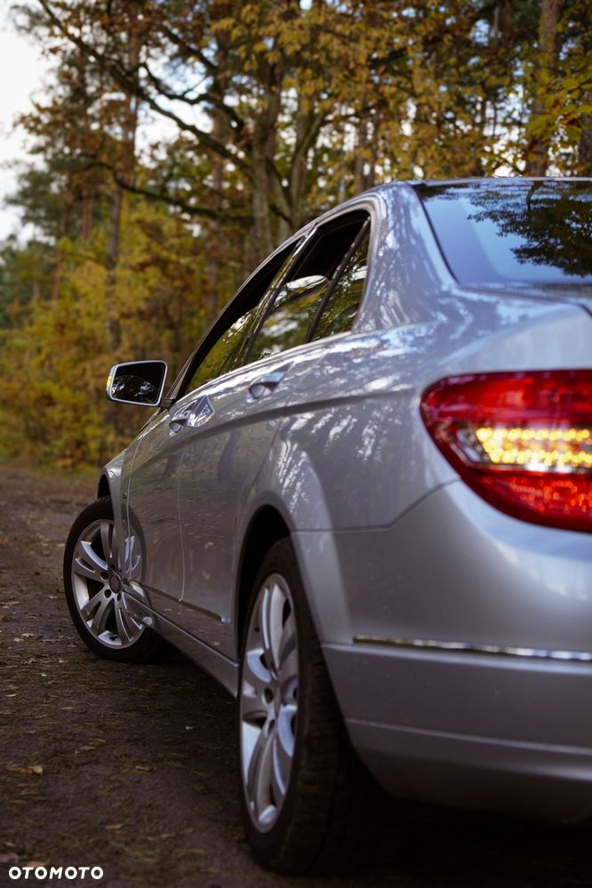 Mercedes-Benz Klasa C 350 CDI DPF 4Matic 7G-TRONIC BlueEFFICIENCY Elegance - 22