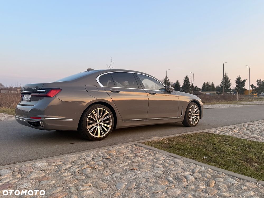 BMW Seria 7 750i xDrive - 2