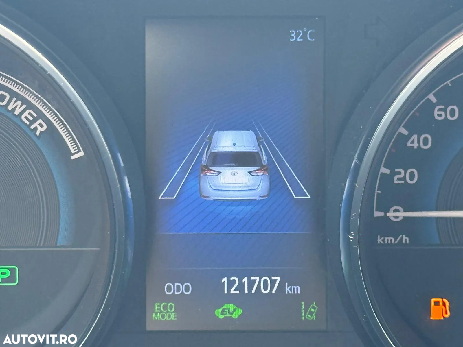 Toyota Auris 1.8 L VVT-i HSD Sol + - 21