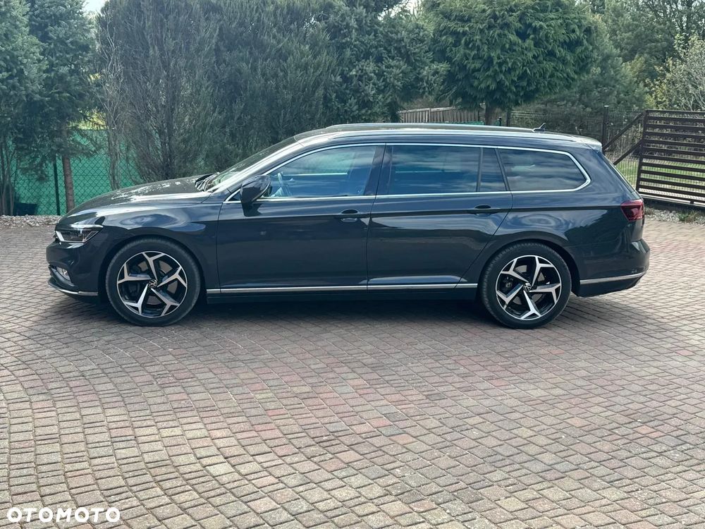 Volkswagen Passat - 1