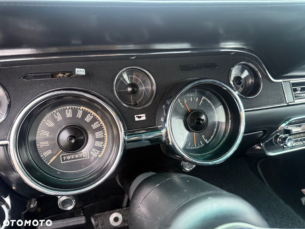 Ford Mustang - 25