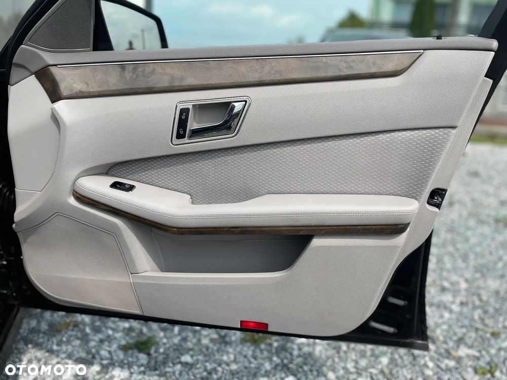 Mercedes-Benz Klasa E 350 CGI 7G-TRONIC Elegance - 23