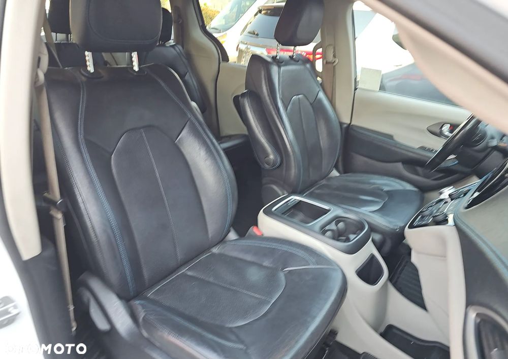 Chrysler Pacifica - 9