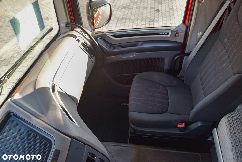 DAF XF530 / SUPER SPACE CAB / HYDRAULIKA / RETARDER / KLIMATYZACJA POSTOJOWA / ACC / NAWIGACJA / KLIMA / LEDY / FULL SPILERY / FULL OPCJA / WERSJA PREMIUM / SERWISOWANY / SPROWADZONY - 27