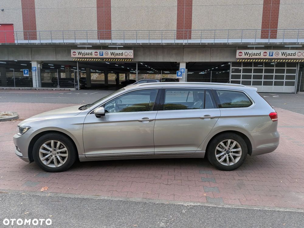 Volkswagen Passat - 1
