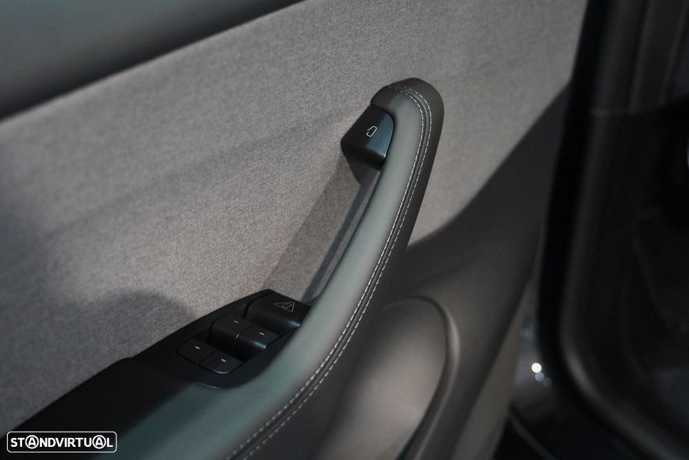 Tesla Model Y Long Range Tração Traseira - 36
