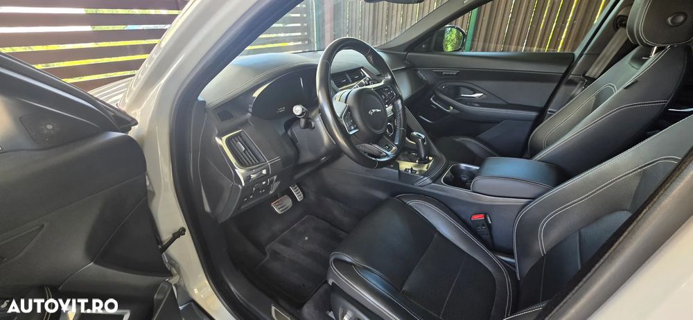 Jaguar E-Pace P300 AWD Sport - 6