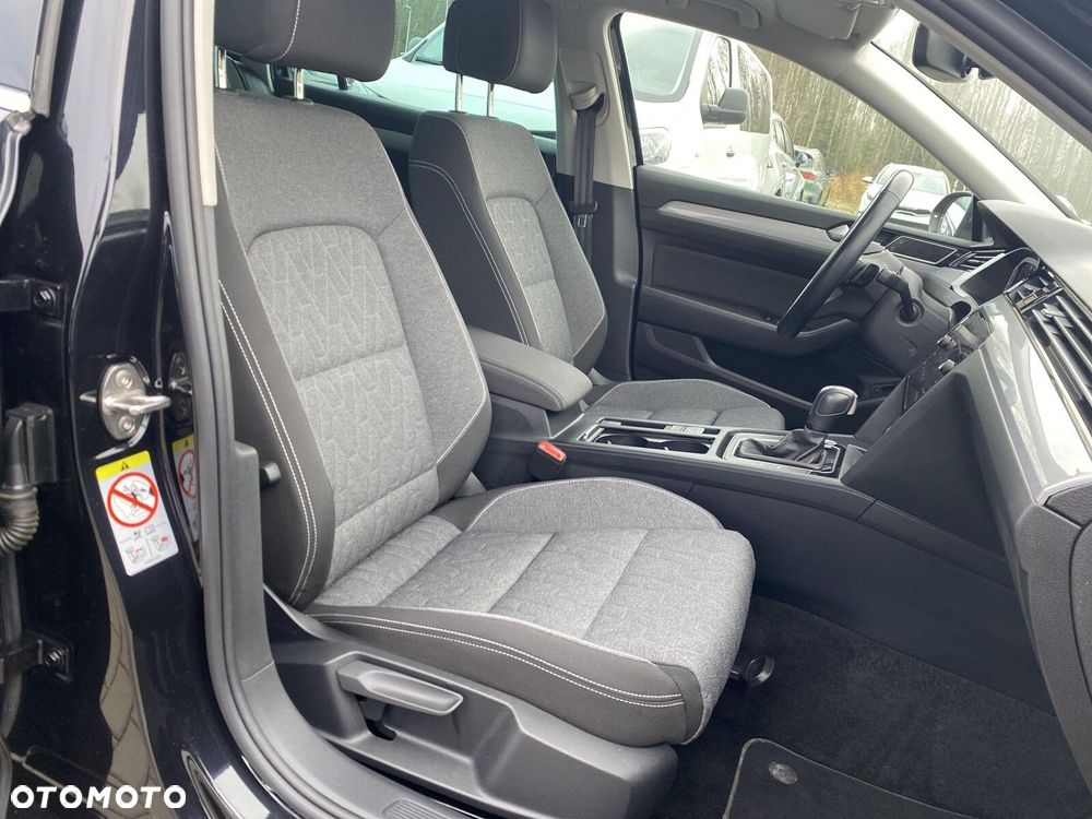 Volkswagen Passat - 25
