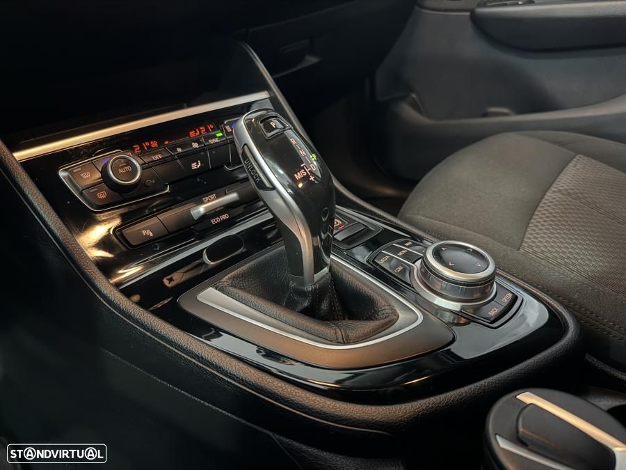 BMW 216 Active Tourer d Line Luxury Auto — fotografia 13