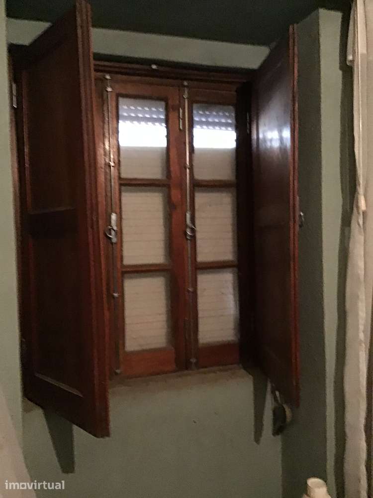 Moradia T4 com jardim e garagem - Grande imagem: 2/23