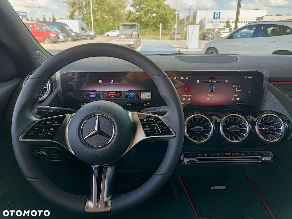 Mercedes-Benz GLA - 33