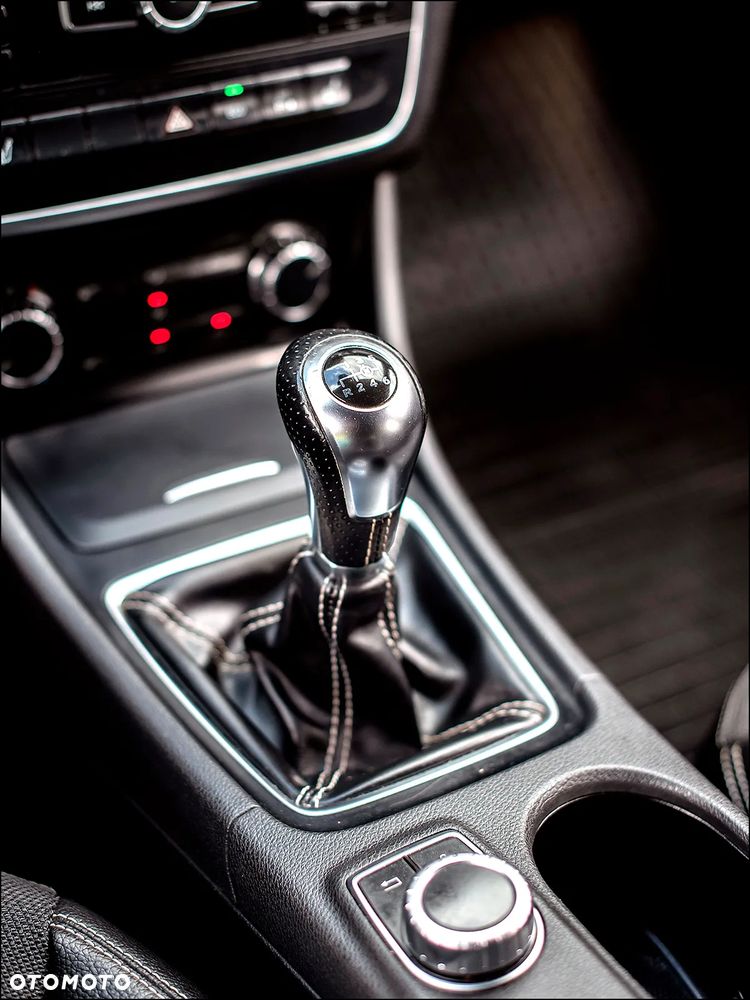 Mercedes-Benz CLA - 27