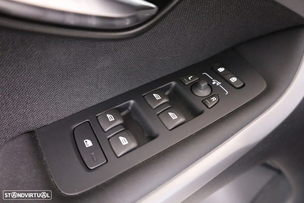 Volvo V40 2.0 D2 Momentum - 33