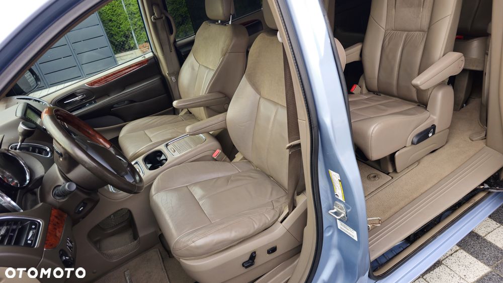 Chrysler Town & Country 3.6 Limited - 15