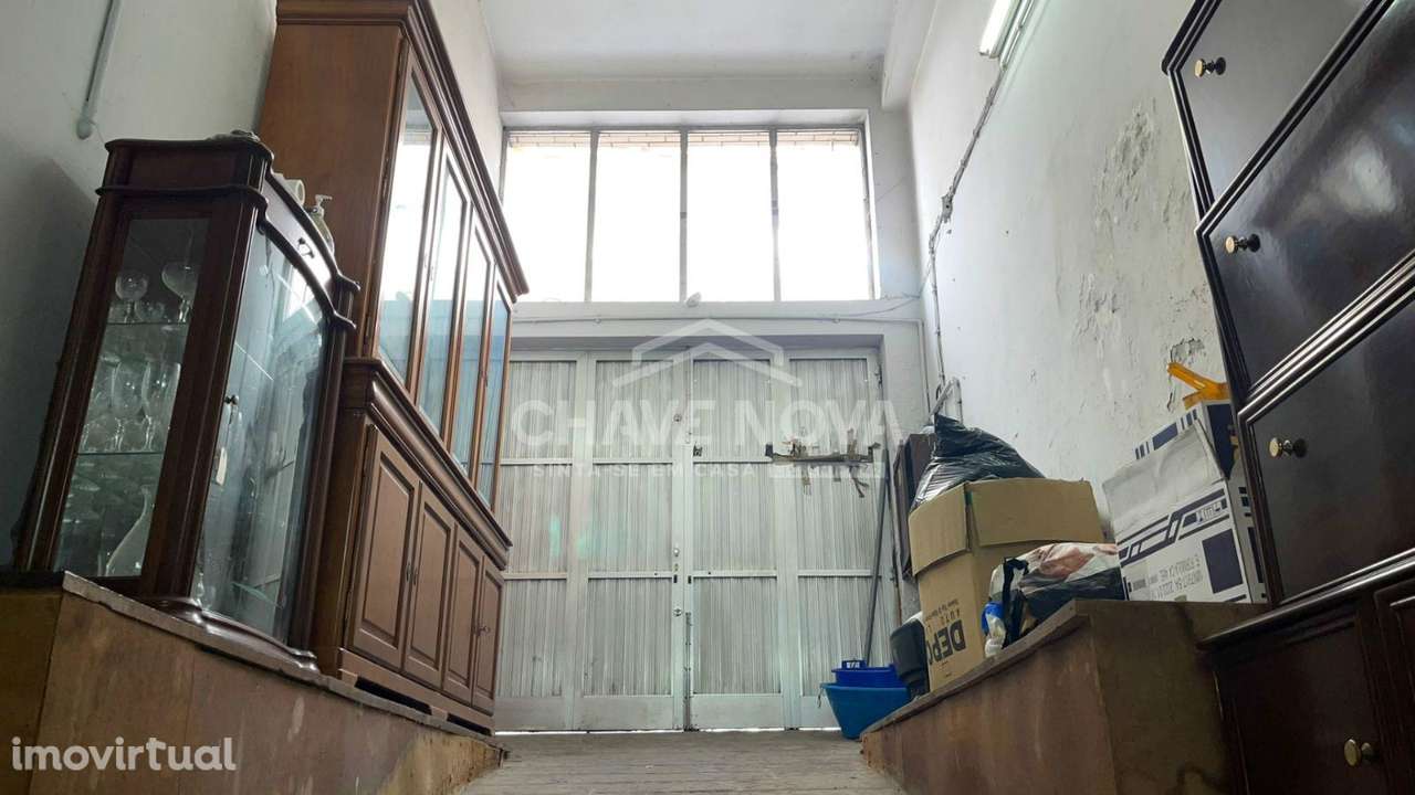Garagem / Armazém Independente com 256 m² na Avenida da República - Grande imagem: 2/20