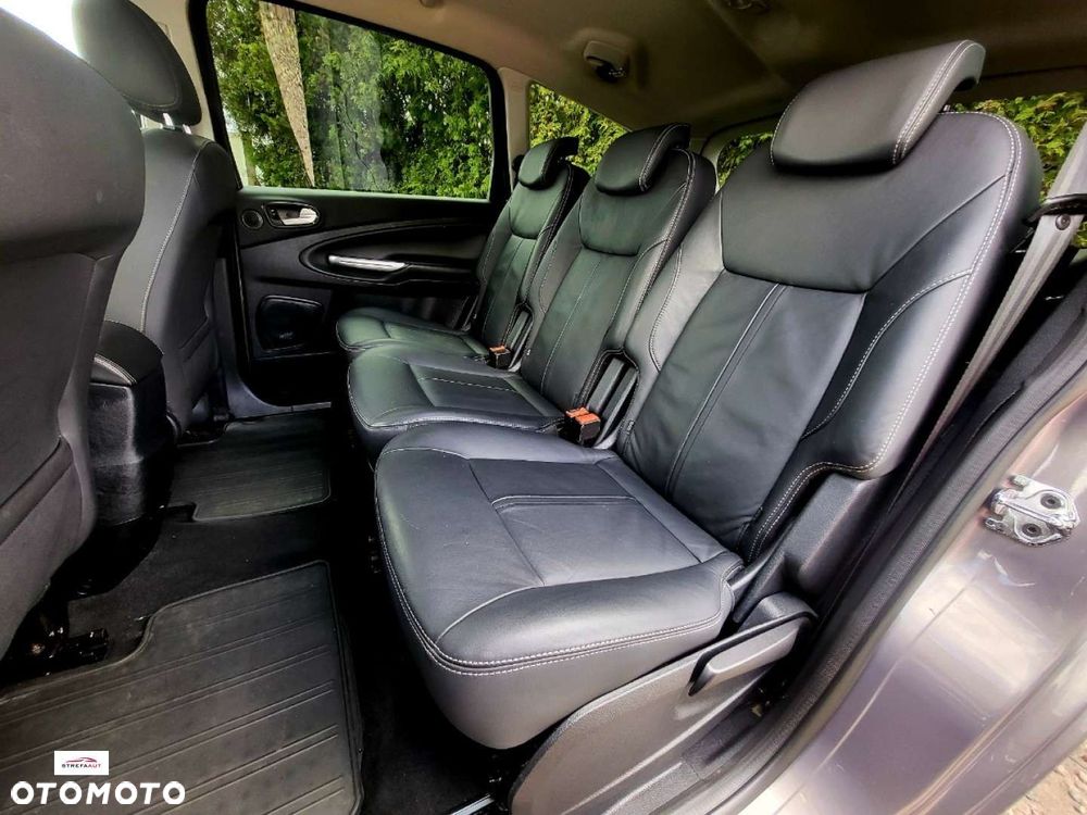 Ford S-Max - 17