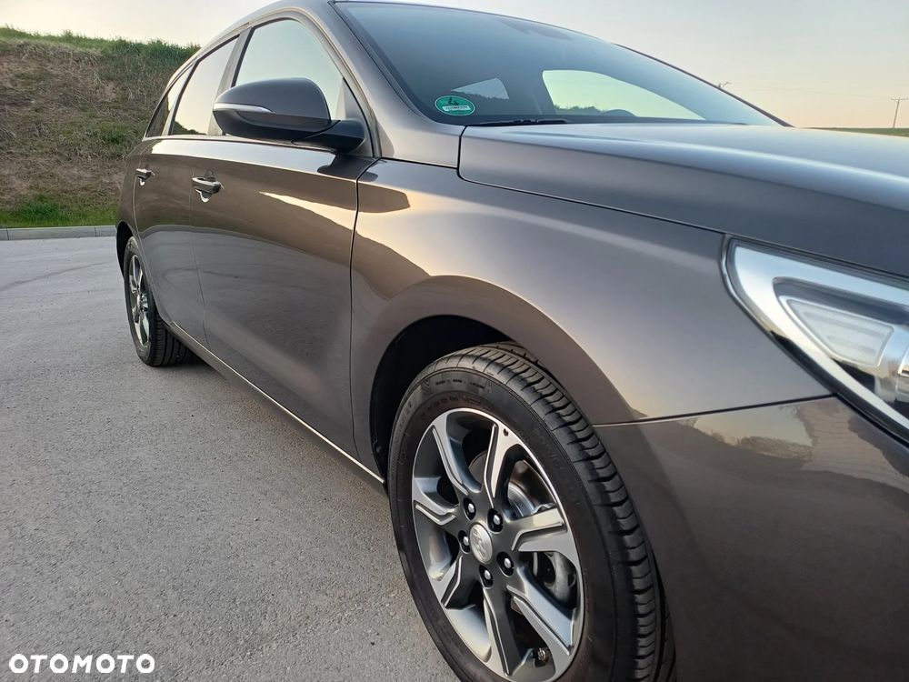 Hyundai i30 blue Kombi 1.4 - 9