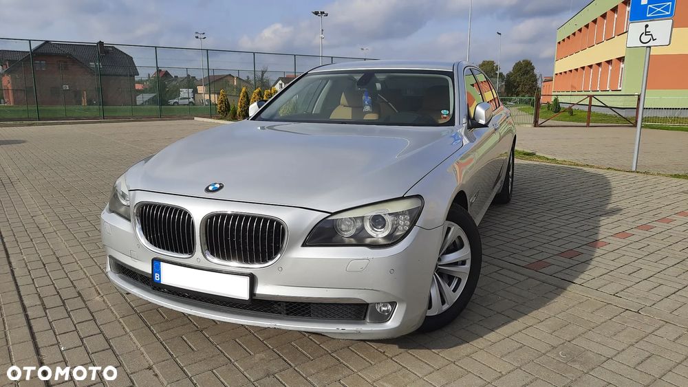 BMW Seria 7 750i - 1