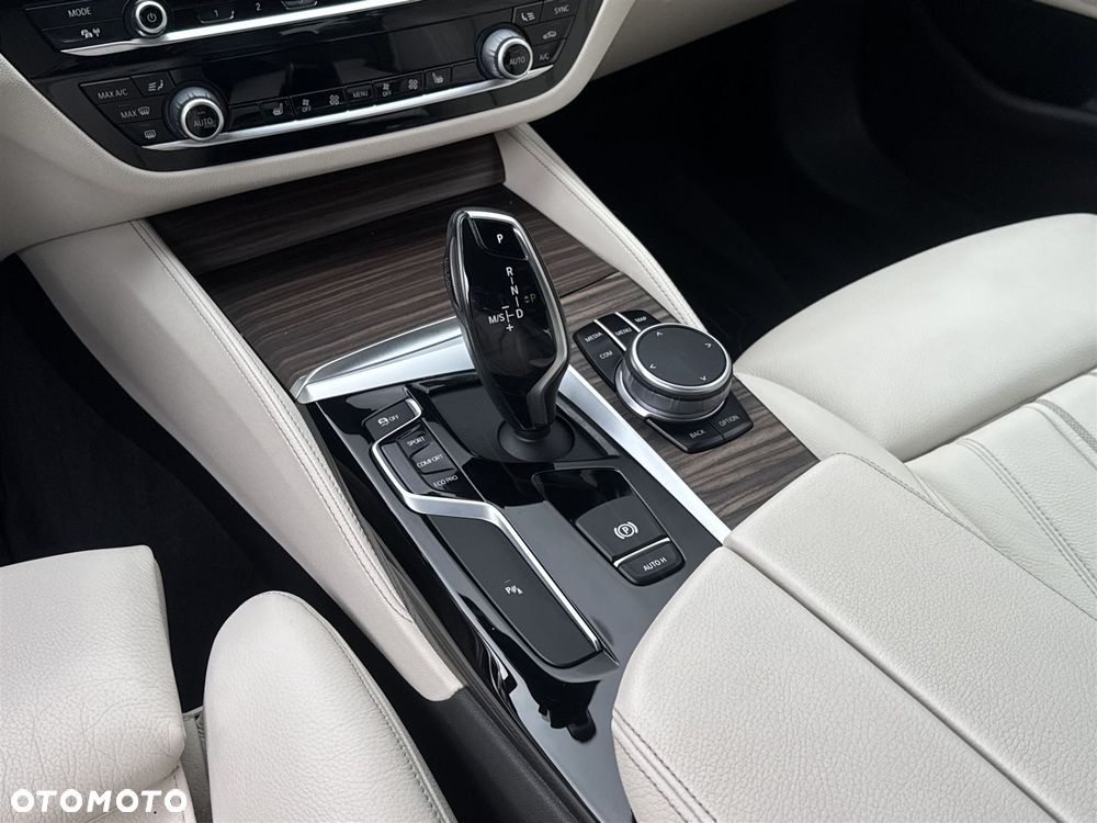 BMW Seria 5 520d xDrive - 18