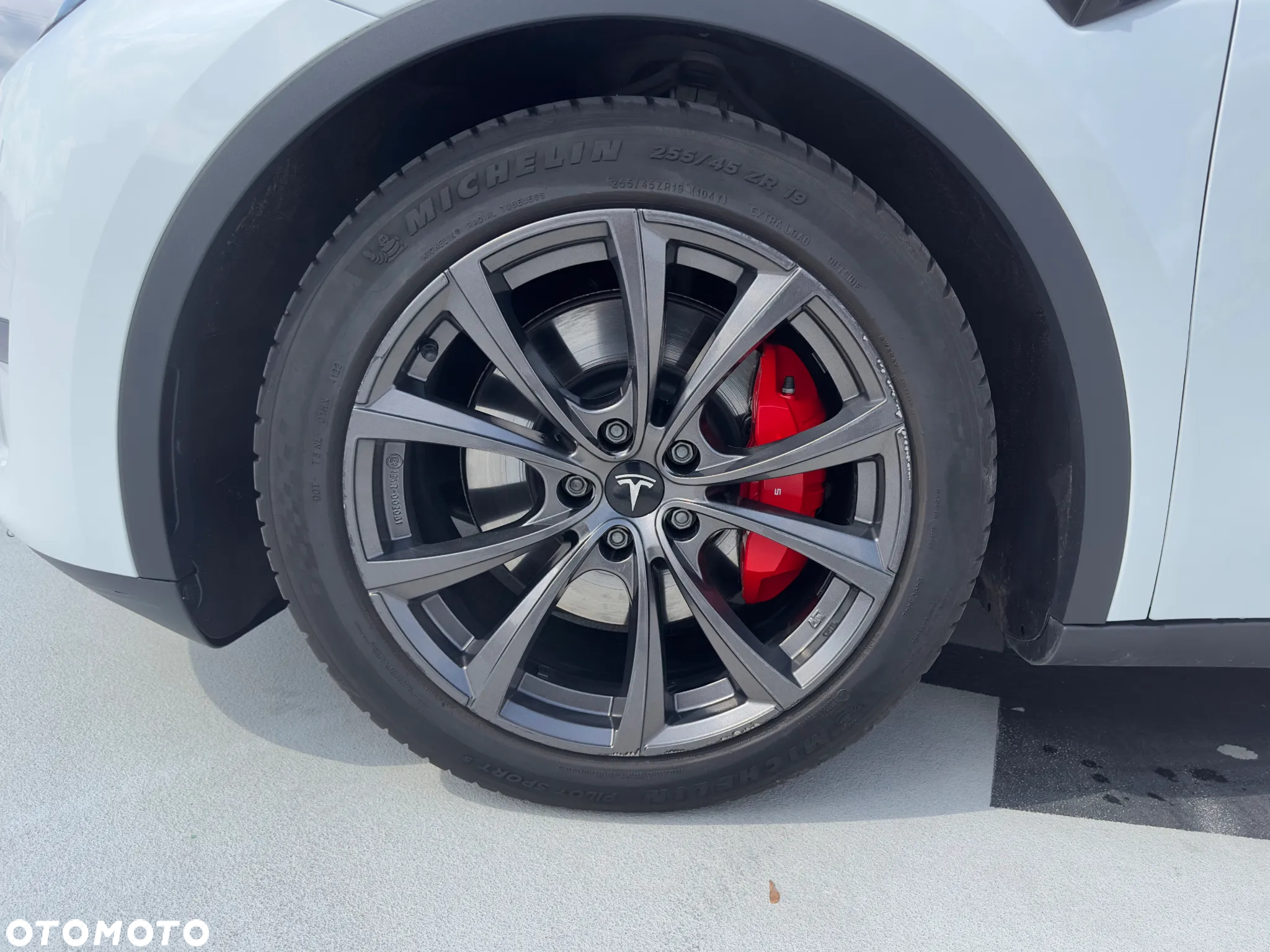 Tesla Y Performance AWD - 11