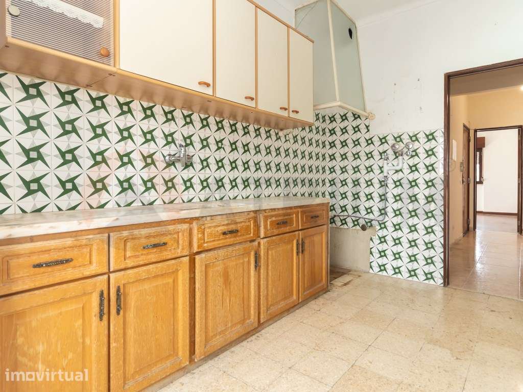 T2 no Bairro do Liceu: Potencial de Remodelação com 'Meio Caminho A... - Grande imagem: 5/23