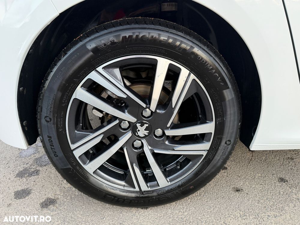 Peugeot 208 1.2 L PureTech STT EAT8 GT Pack - 22