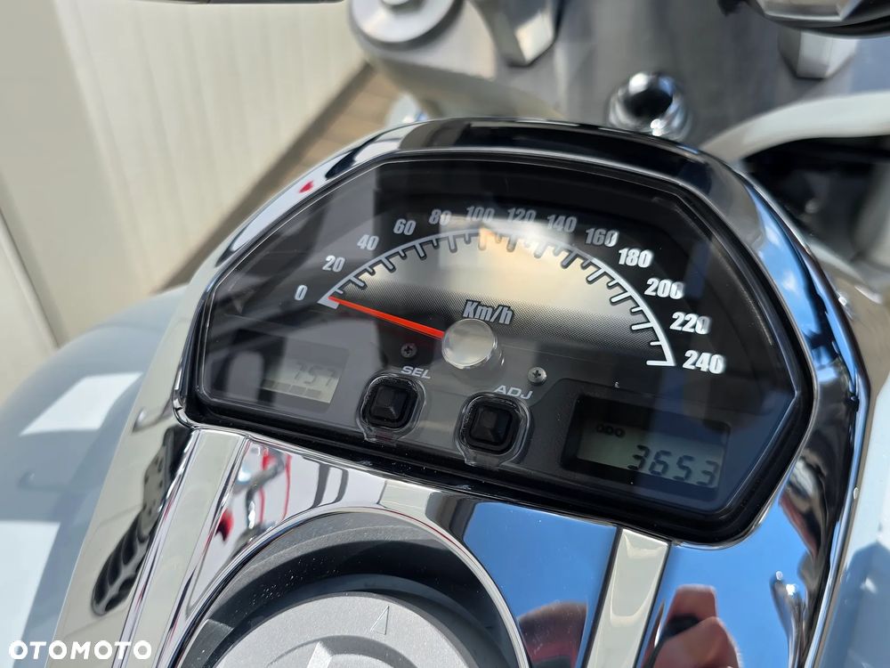 Suzuki Boulevard - 8