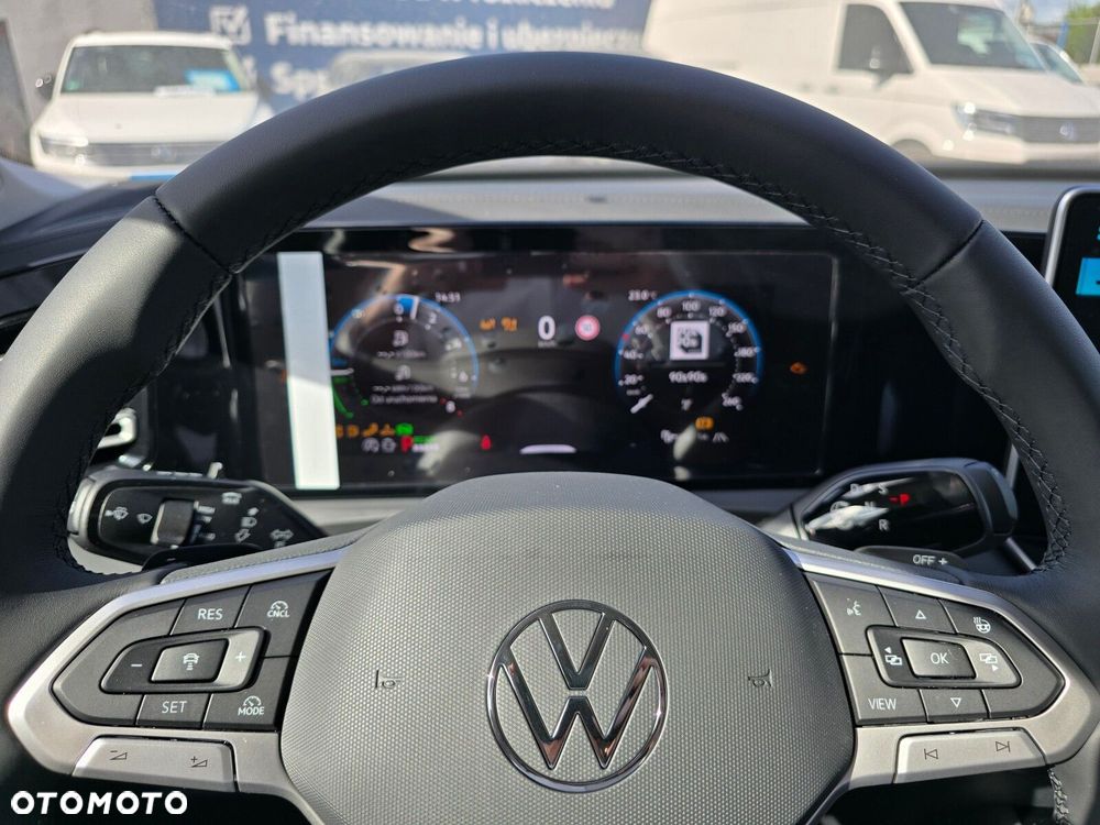 Volkswagen Tiguan - 11