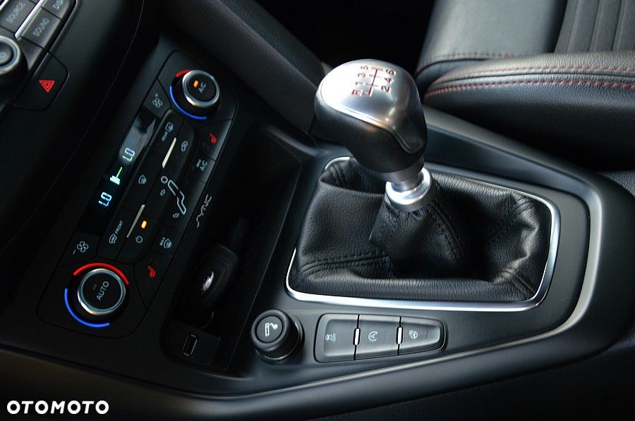Ford Focus 2.0 EcoBoost ST mit Leder-Sport-Paket - 38