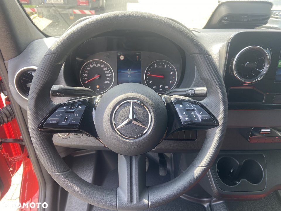 Mercedes-Benz Sprinter - 14