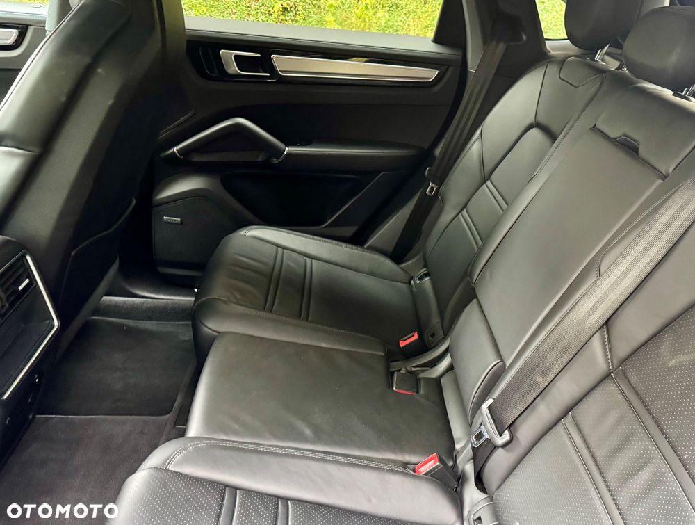 Porsche Cayenne Coupe E-Hybrid - 11