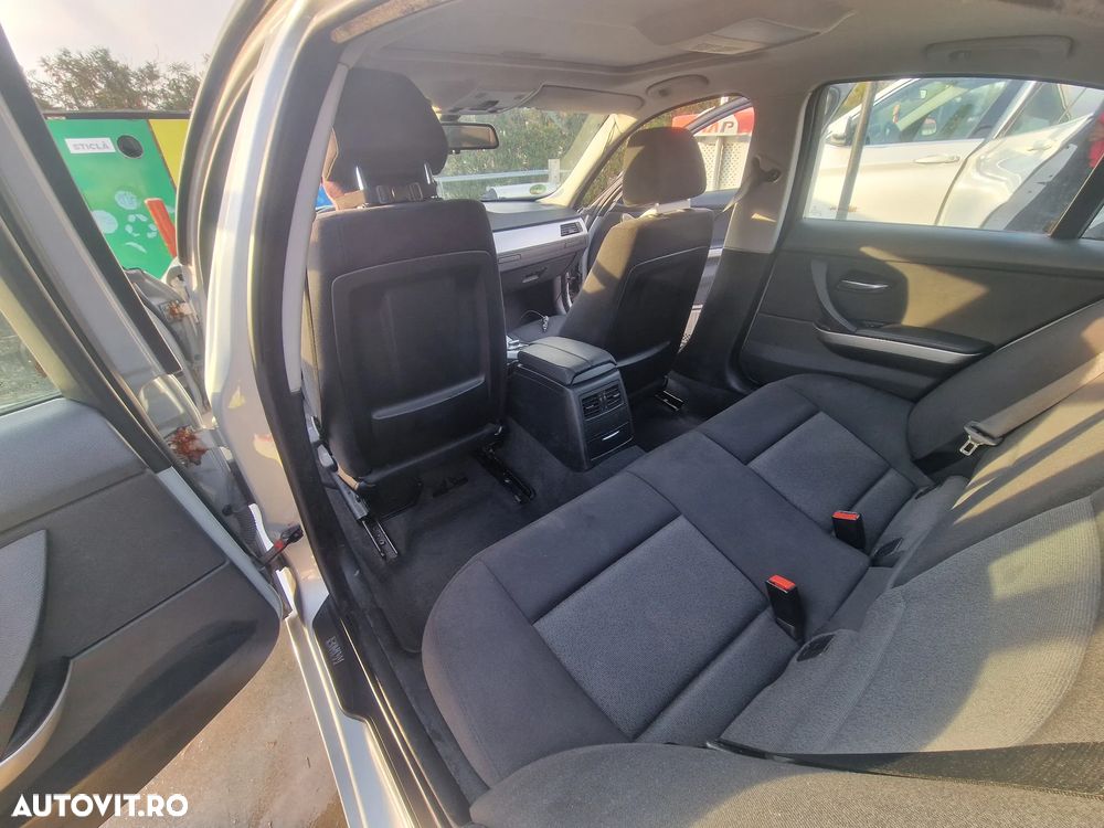 BMW Seria 3 320d Touring - 22