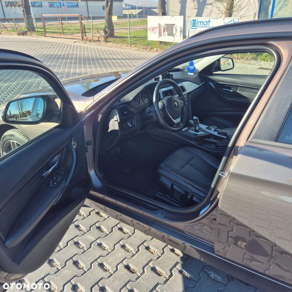 BMW Seria 3 320d xDrive - 17