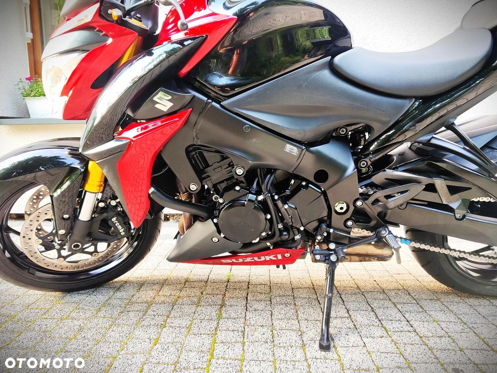 Suzuki GSX - 12