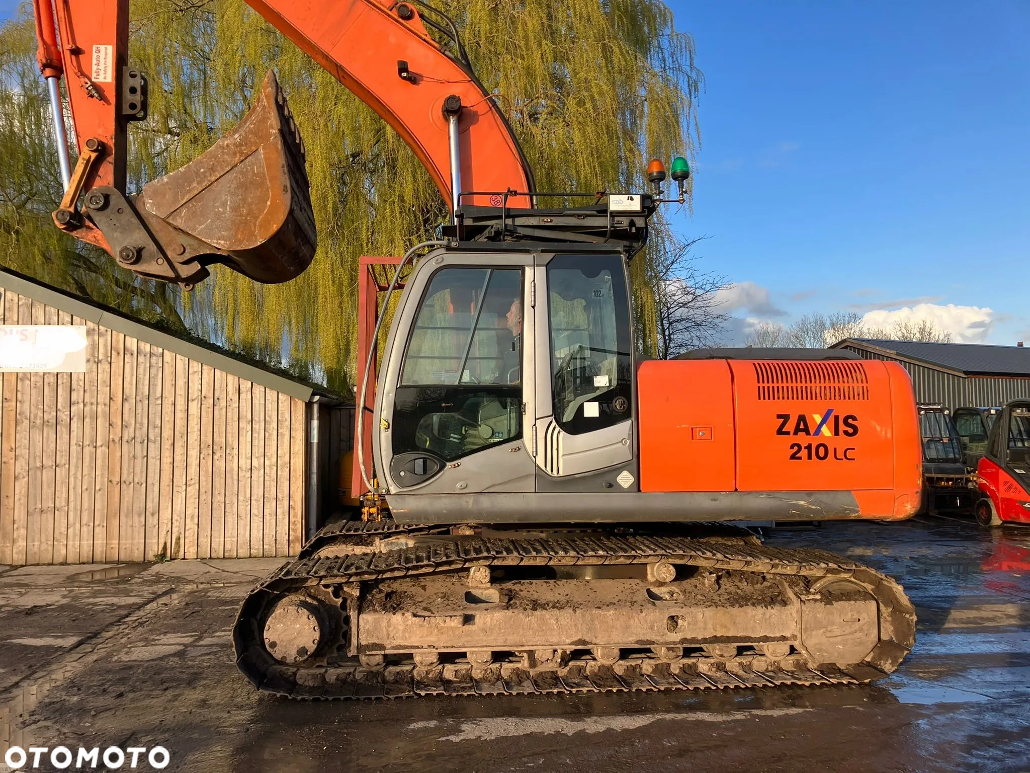 Hitachi ZX210LC-3 - 4